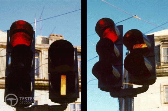 Pergunta IMT: Na imagem da esquerda, a barra vertical do sinal indica aos condutores de veículos de transporte colectivo que:
