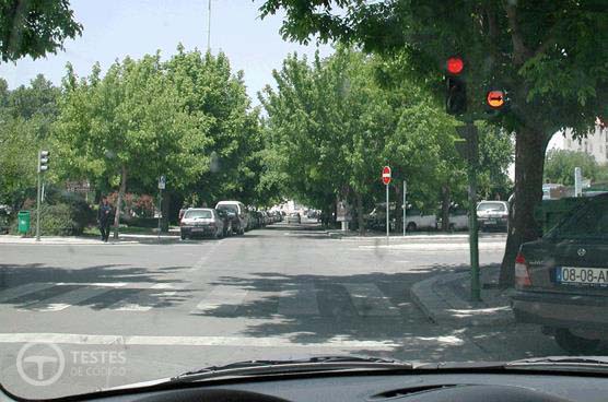 Pergunta IMT: Pretendo mudar de direcção à direita. Devo: