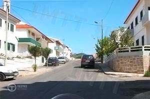 Pergunta IMT: Como deve proceder o condutor do veículo branco?