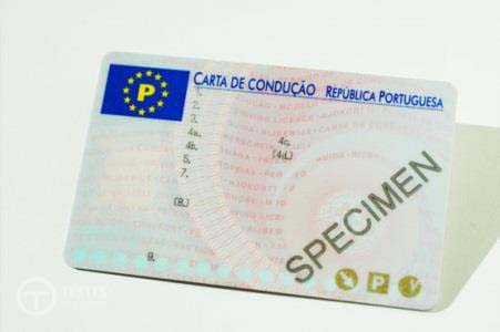 Pergunta IMT: Um candidato a condutor deve saber que a carta de condução obtida para conduzir automóveis ligeiros tem um carácter provisório por um período de: