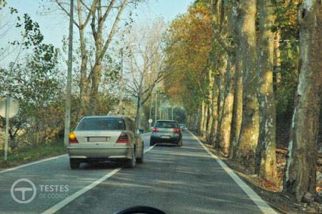 Pergunta IMT: O condutor do veículo que circula à minha frente pode realizar a manobra de ultrapassagem neste local?