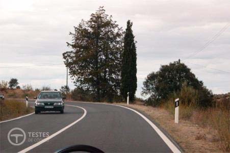 Pergunta IMT: Conduzo um automóvel ligeiro de mercadorias sem reboque, numa estrada nacional fora duma localidade, pelo que a velocidade máxima a que posso circular é: