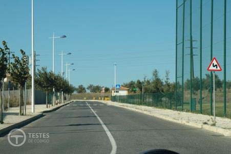 Pergunta IMT: Ao circular neste local devo moderar a velocidade do meu veículo?