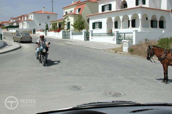Pergunta IMT: Quando devo avançar, sabendo que o motociclo pretende mudar de direcção à esquerda?
