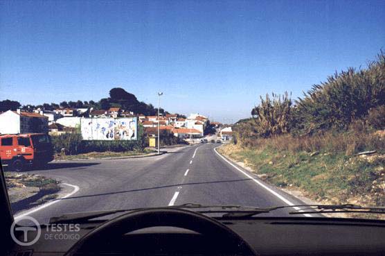 Pergunta IMT: Quem deve ceder a passagem nesta intersecção?