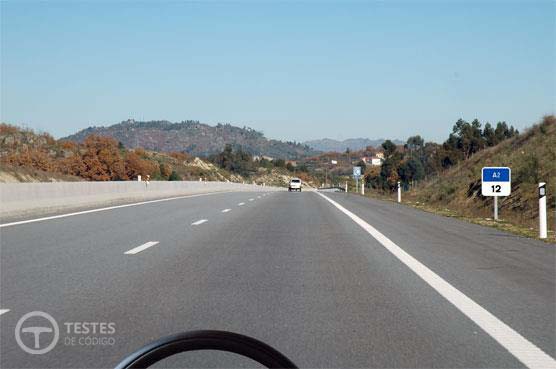 Pergunta IMT: Qual o limite mínimo de velocidade instantânea fixado para a circulação neste tipo de via?