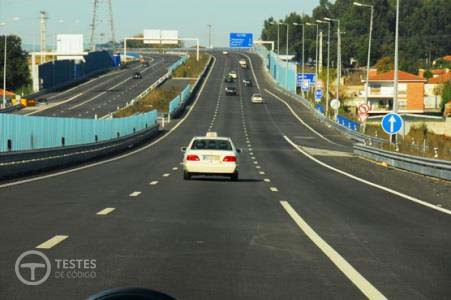 Pergunta IMT: Posso transpor as aberturas existentes nos separadores de trânsito?