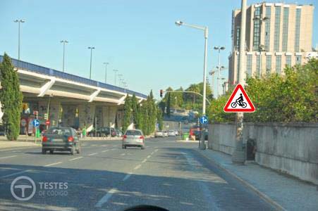 Pergunta IMT: Ao circular neste local um condutor deve saber que os sinais sonoros podem ser utilizados: