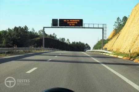 Pergunta IMT: Caso seja envolvido num acidente rodoviário deve identificar-se: