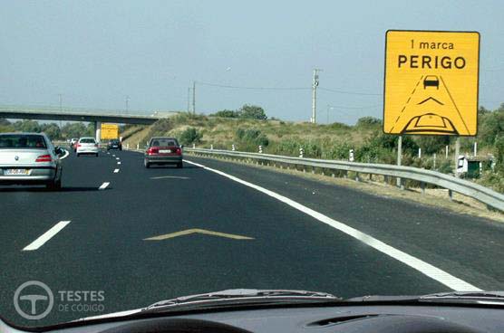 Pergunta IMT: Se o veículo que circula à minha frente aumentar a velocidade, para que a distância de segurança aumente: