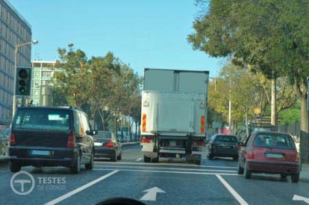 Pergunta IMT: Posso mudar para a via de trânsito mais à direita?