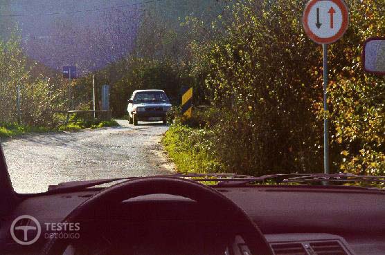 Pergunta IMT: Perante este sinal devo: