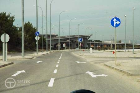 Pergunta IMT: Estou correctamente posicionado nesta via de trânsito para mudar de direcção à direita?