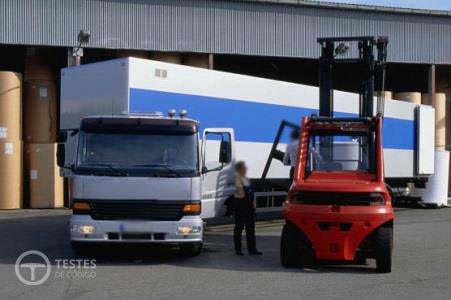 Pergunta IMT: Num conjunto de veículos constituído por veículo tractor e semi-reboque, se a carga for concentrada na parte dianteira do semi-reboque, pode: