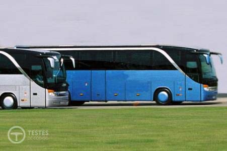 Pergunta IMT: Um automóvel pesado de passageiros matriculado há mais de 5 anos, deve possuir no canto inferior direito do pára-brisas: