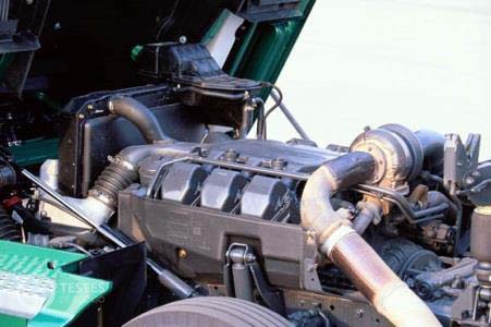 Pergunta IMT: Num motor a diesel, o início da combustão deve-se: