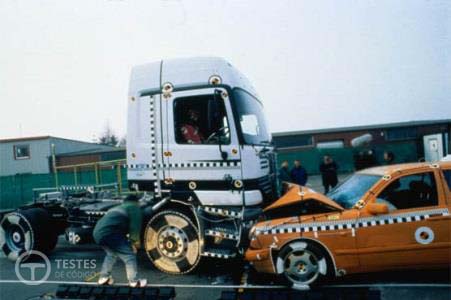 Pergunta IMT: Em face de um acidente de viação e para prevenir a ocorrência de outros, deve: