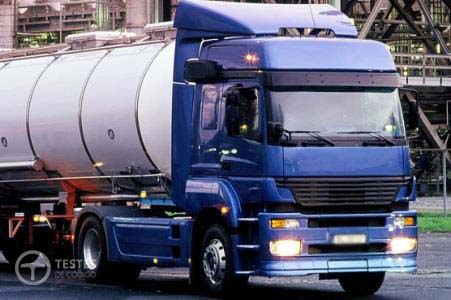Pergunta IMT: O veículo que se destina a transitar atrelado a um veículo a motor, designa-se: